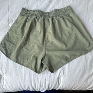 Hotty Hot high rise short. Size 8. Lululemon